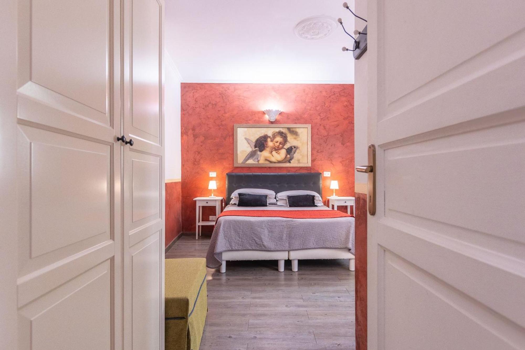 Room In Bb - Family Room In History House Рим Экстерьер фото