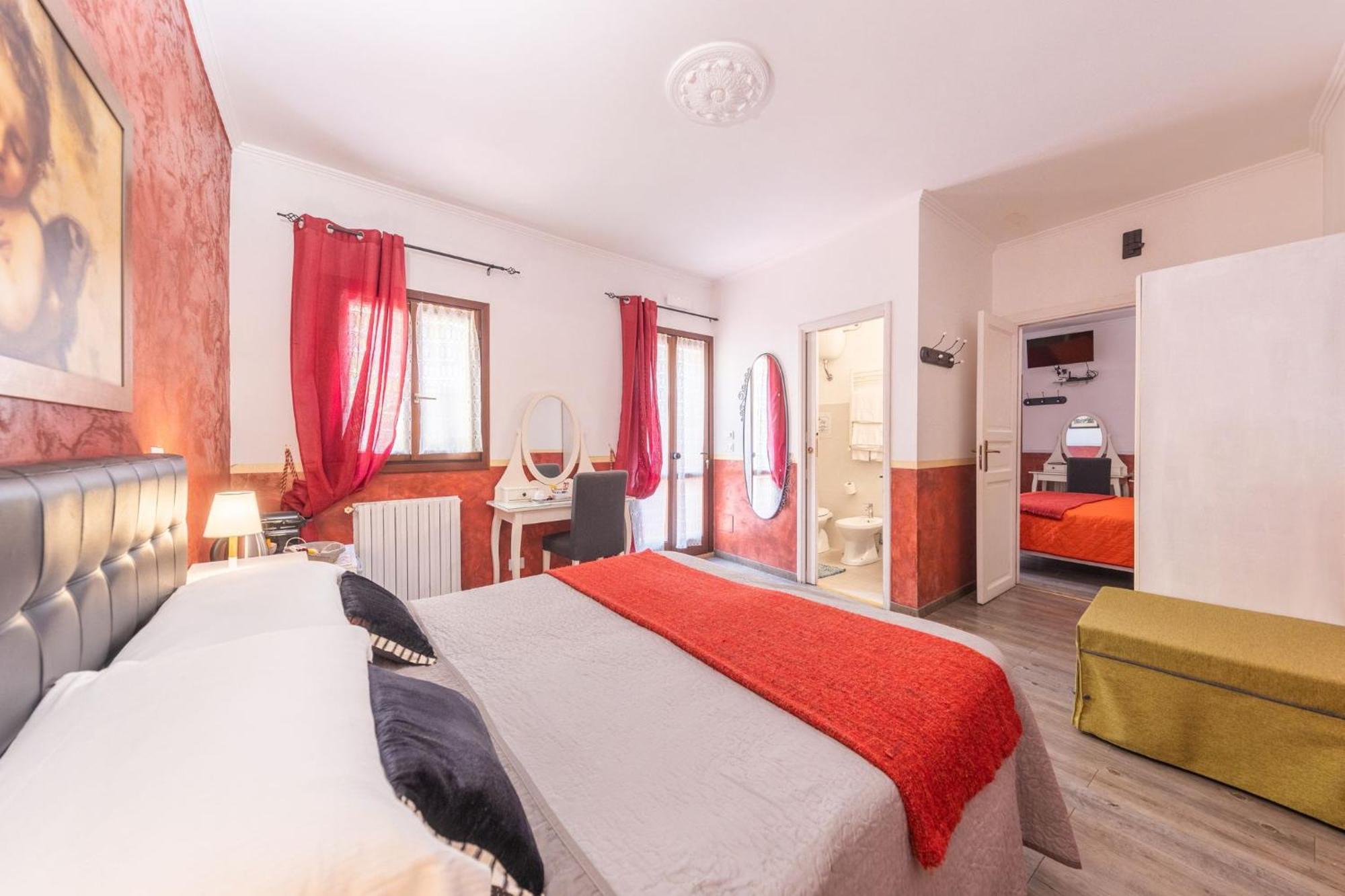 Room In Bb - Family Room In History House Рим Экстерьер фото
